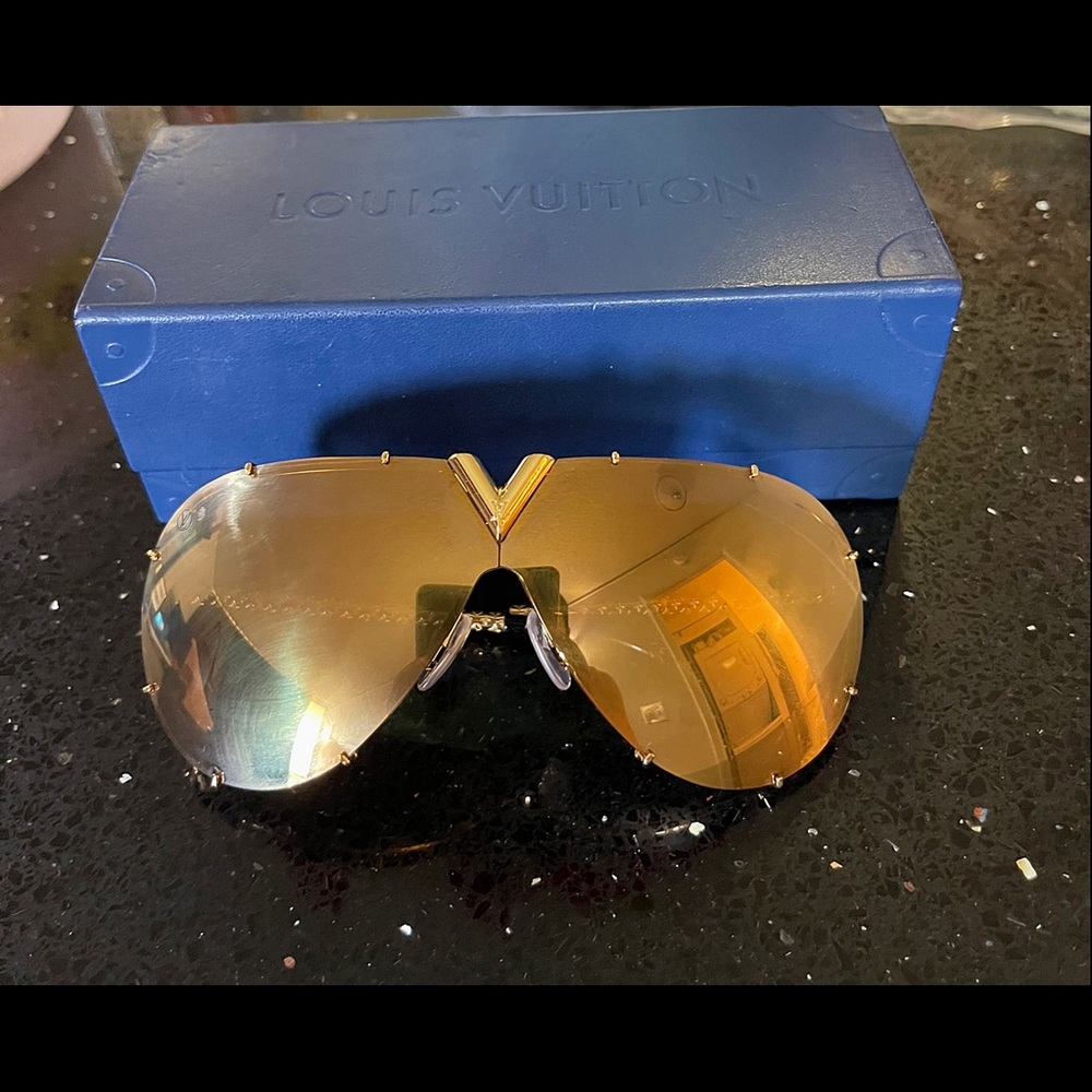 LV Drive Sunglass Gold